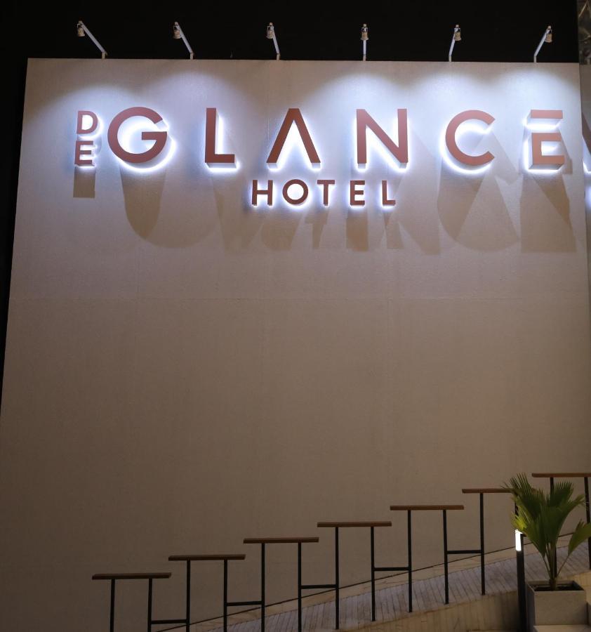 De Glance Hotel Surat Bagian luar foto