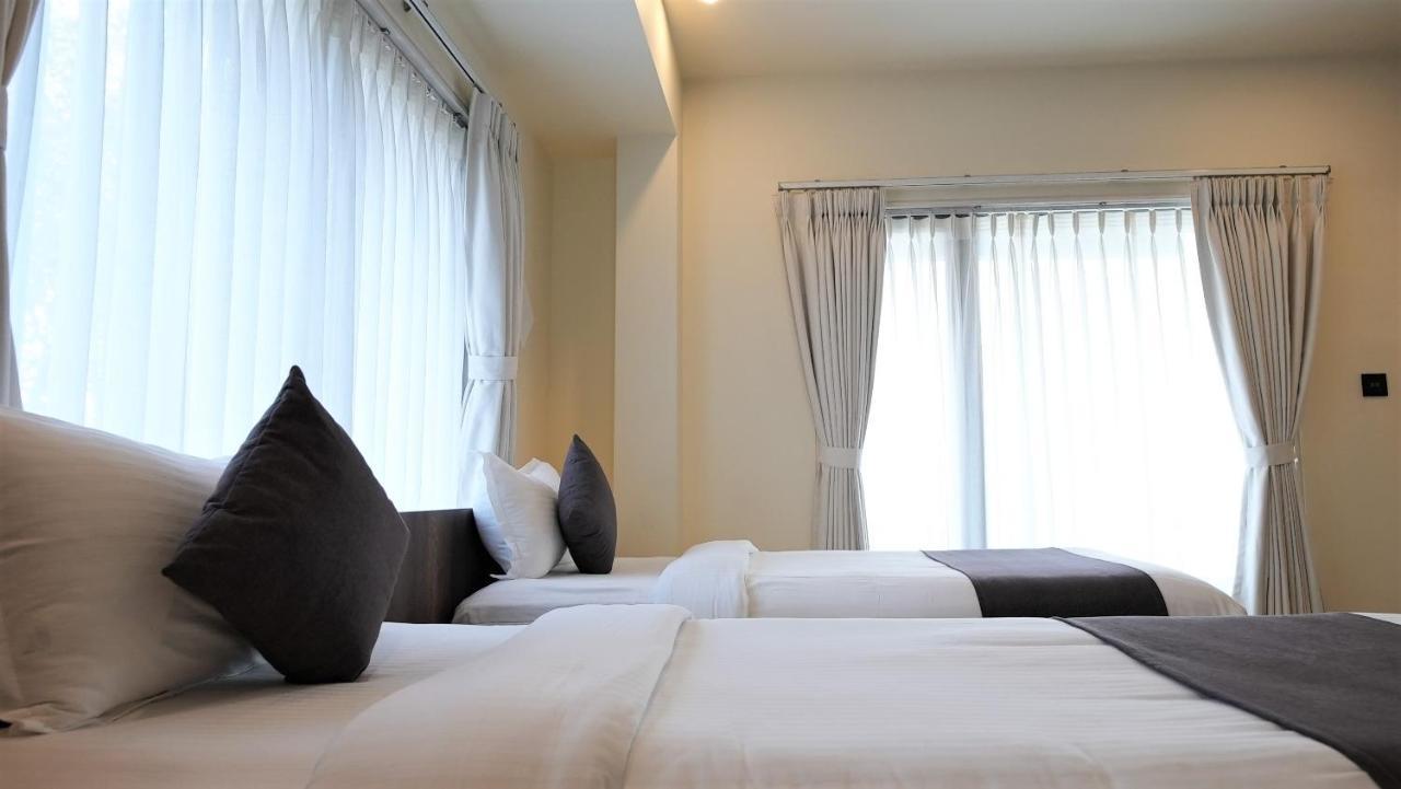 De Glance Hotel Surat Bagian luar foto